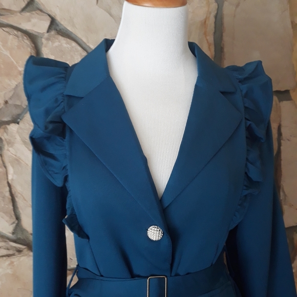 NWT! Femenine Ruffled Blazer - Picture 3 of 6